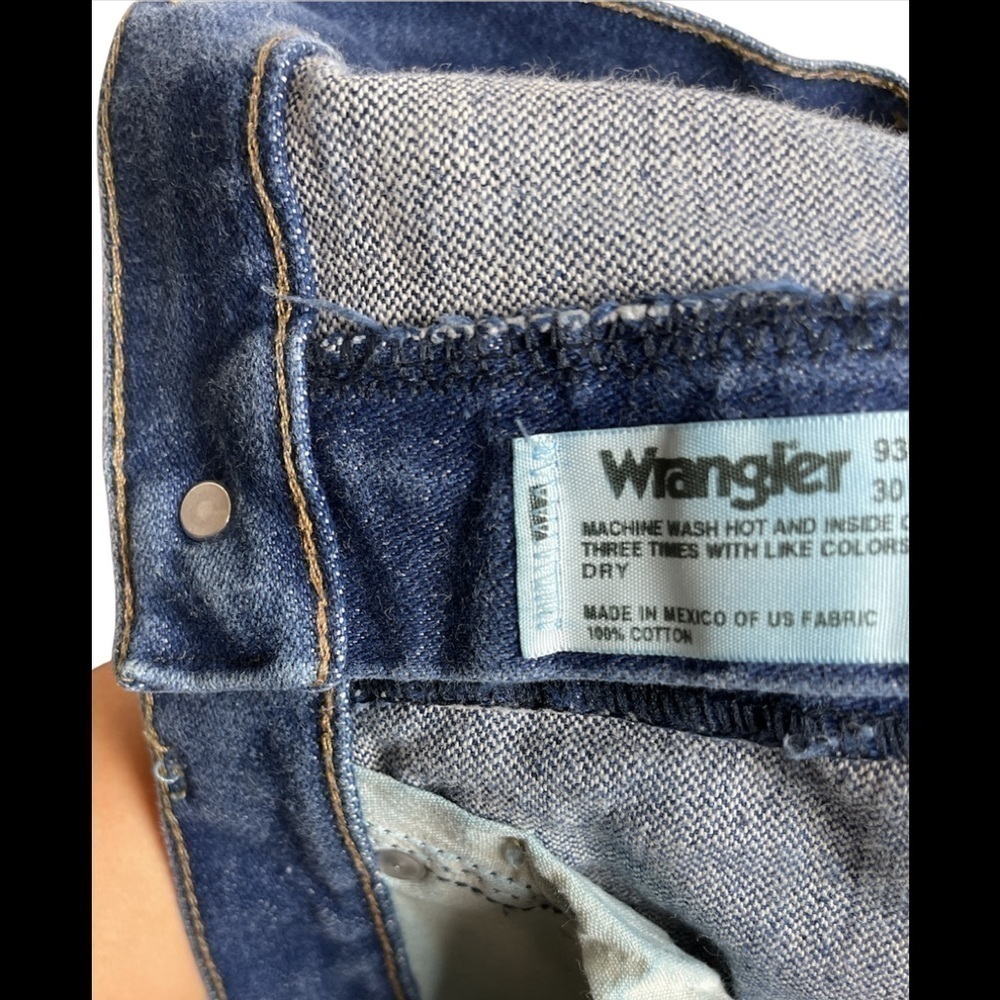 Distressed vintage wrangler shorts size 30 - Picture 2 of 3